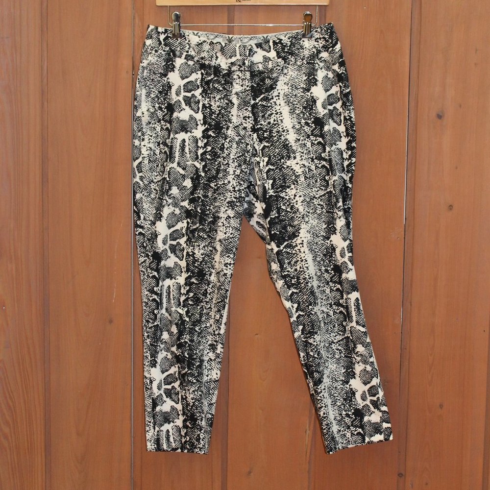 43 PETER NYGARD Snake Print Ankle Pants. Size 10P